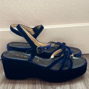 VTG 1990’s Prada Women's Blue Velvet Platform Sandals